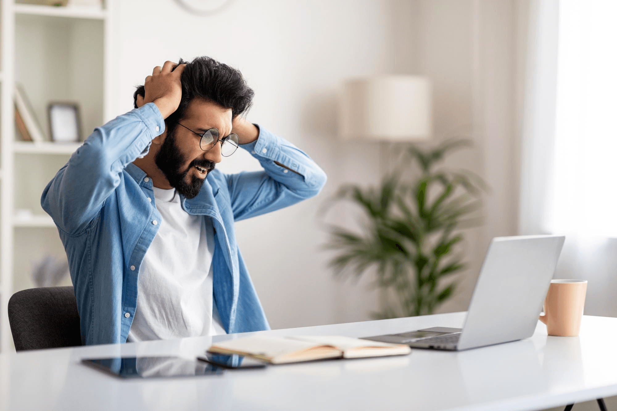 What Happens to Your Insurance When You Lose Your Job — A Practical Guide for Noida Professionals